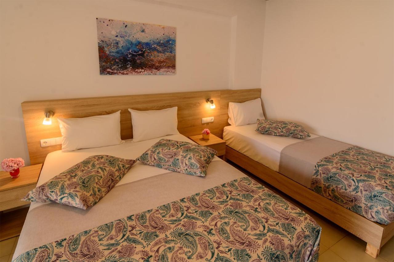 Nicole Rooms Palaiochora Exterior photo