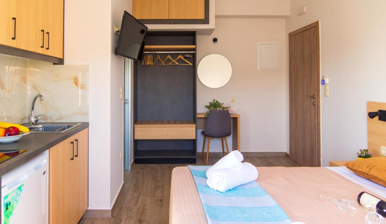 Nicole Rooms Palaiochora Exterior photo